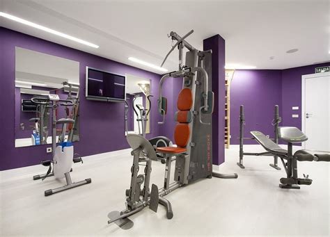 Conoce nuestro completo gimnasio. ¡Te encantará! | Habitación moderna ...