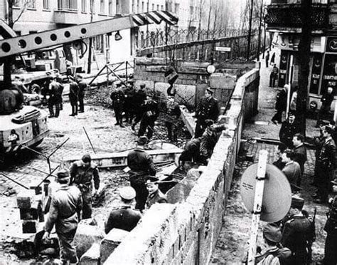 Construcción del muro de Berlín. 1961. | Muro de berlín ...