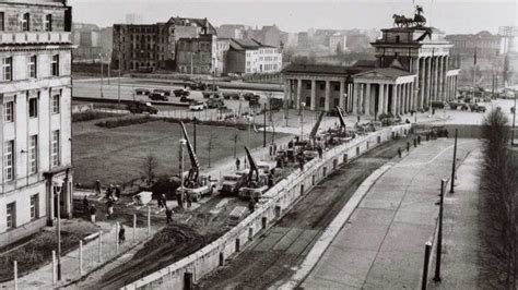 Construcción y caída del Muro de Berlín, símbolo de una ...