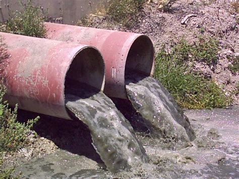 Contaminación del agua por actividades industriales ...