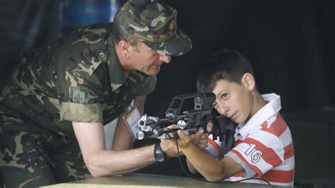 Cort culpa  al ejército español  por las fotos de niños ...