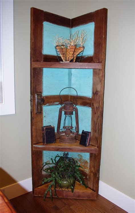 Creative Try als: Corner Shelving Unit Made from a Door