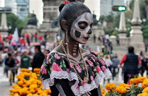 Creatividad, arte y cultura en el Desfile del Día de Muertos