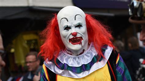 Creepy Clown Sightings: Should We Be Concerned For Our Safety? | Heavy.com