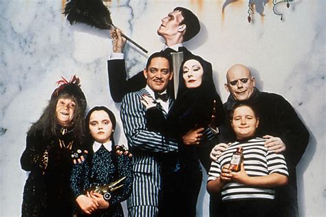 Crónicas de  La familia Addams : más de 80 años de cómics ...
