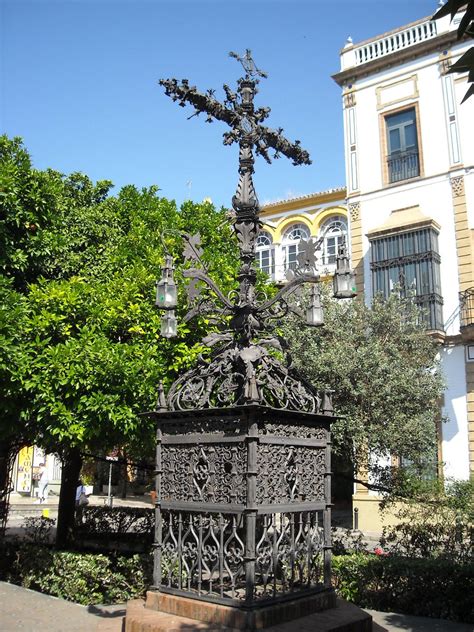 Cruz de la Cerrajeria en la plaza de Sta. Cruz | Sevilla, Andalucía, España