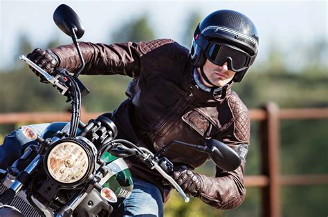 ¿Cuál es la ropa ideal para andar en moto? – Gente de Moto