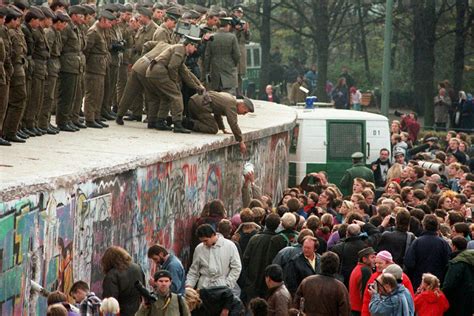 ¿Cuál fue el error que aceleró la caída del Muro de Berlín ...
