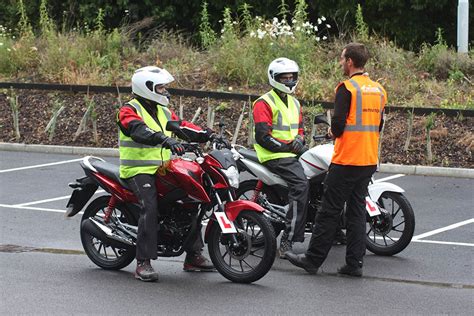 Cuánto cuesta sacarse el carnet A2 de moto   Formulamoto