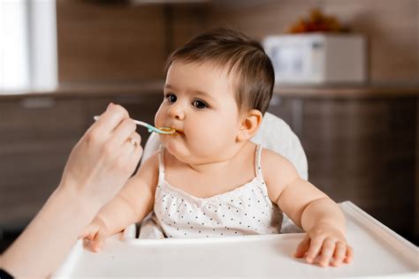 ¿Cuánto debe comer mi bebé? Cantidades desde 6 hasta 12 meses.