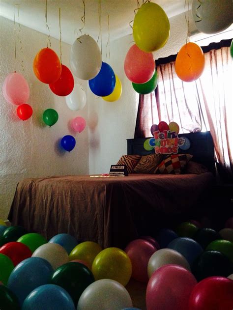 Cuarto Adornado . Sorpresa. Feliz Cumpleaños. Globos ...