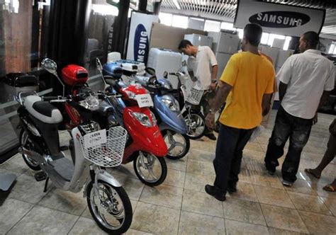 Cuba comienza a vender motos eléctricas