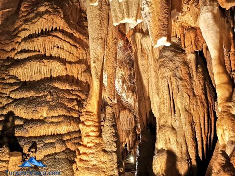Cueva de Pozalagua, la excentricidad del Valle de Karrantza.