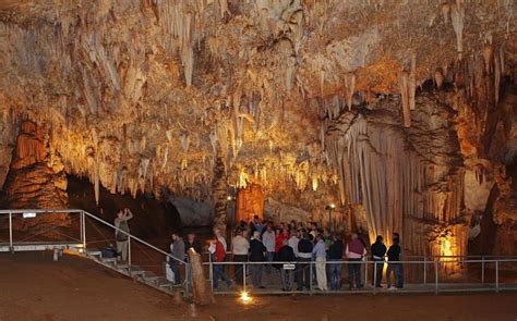 Cueva de Pozalagua   PIKATZAENEA BASERRIA
