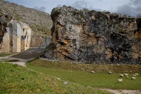 Cueva de Pozalagua y la Torca del Carlista, un viaje a las ...