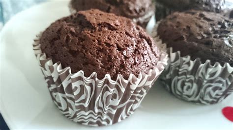 Cupcakes de chocolate húmedos Postres Mil   YouTube