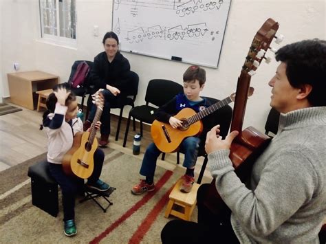 Curso de guitarra para niños | Escuela de música Olivares