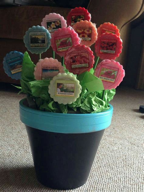 Cute idea! Tea light candle flower arrangement | Diy ...