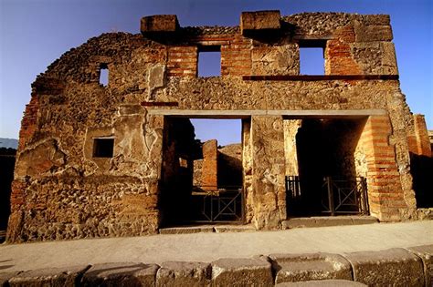 D.Signers | ¿Qué pasó en Pompeya? 5. Ruinas de un edificio ...