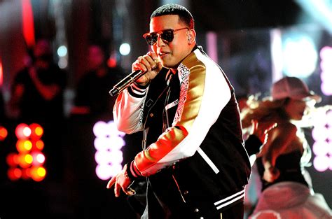 Daddy Yankee Celebrates  Shaky Shaky  Hitting No. 1 on Hot ...