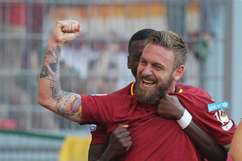 Daniele De Rossi Signs New Two Year Deal with Roma ...