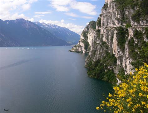 >: Dart At The Map: Lago Di Garda, Italy s Largest Lake