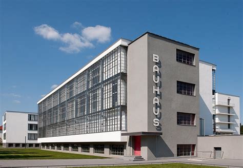 Das Bauhausgebäude von Walter Gropius  1925–26 ...