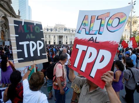 Decenas se manifiestan contra el TPP11 en Chile
