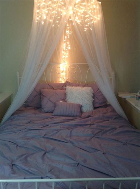 Decora tu habitación con series de luces.