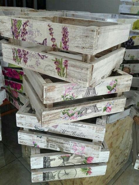 Decoración con cajas de madera. Cajas de fruta recicladas.