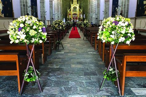 Decoración de iglesia | Arreglos florales para eventos Pachuca
