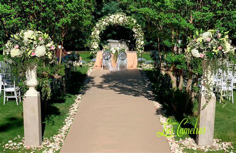 Decoración y diseño floral de exteriores para bodas: arcos florales