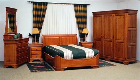Decorar el dormitorio con muebles de madera de roble