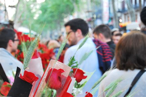 Descubre Barcelona en Sant Jordi: libros, rosas, cultura y amor