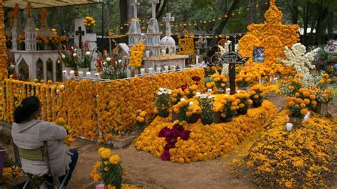 Día de muertos en México: tradición y memoria   Vatican News