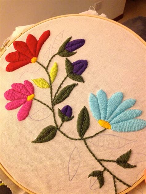 dibujo de flores para bordados con lana sobre arpillera   Buscar con ...