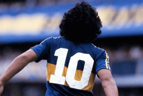 Diego Maradona, capitaine d un bateau nommé Boca Juniors ...