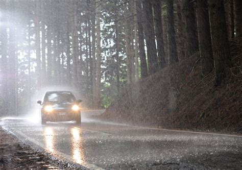 Diez consejos para manejar bajo la lluvia | garantiaplus.com.ar