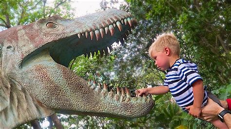 DINOSAUR MEETS A TODDLER!   YouTube