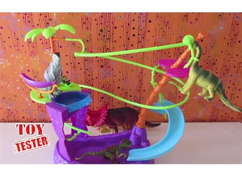 Dinosaurios de juguete en Parque Acuático de Polly Pocket | Vídeos de ...