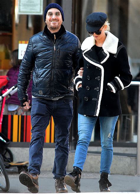 Discretos pero enamorados Jennifer Lawrence y Darren Aronofsky pasean ...