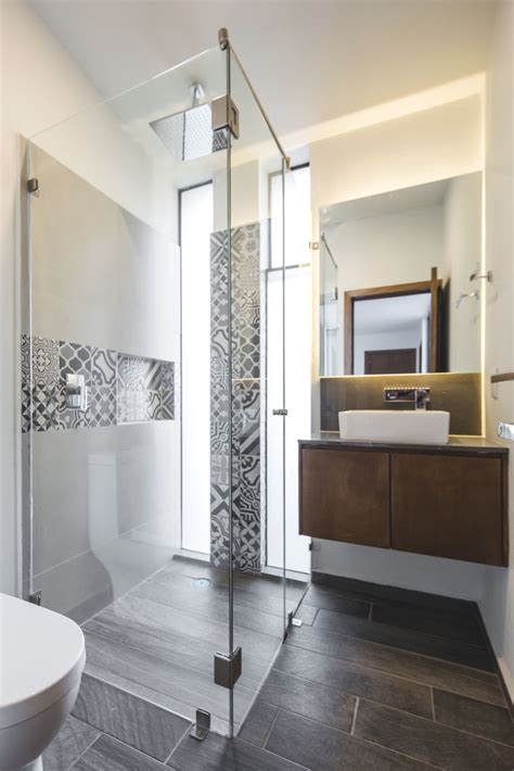 Diseñar un baño pequeño e increíble | Diseño de baños modernos, Cuartos ...