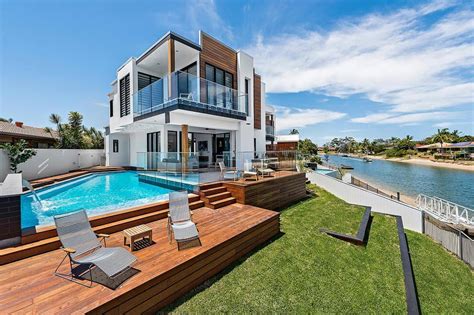 Diseño casa moderna dos pisos con piscina