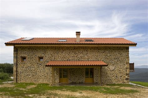 Diseño de casa rústica de piedra [planos]