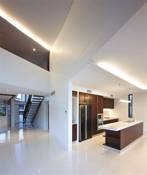 Diseño de moderna casa de dos pisos de hormigón, incluye interior ...