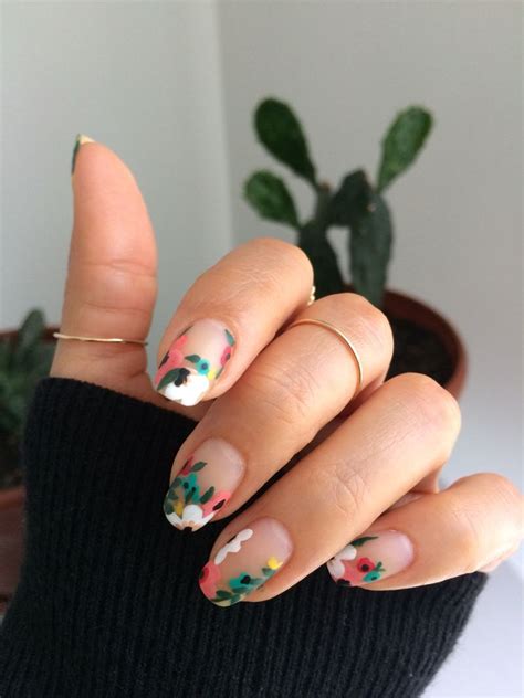 Diseños florales de uñas para chicas que aman la primavera
