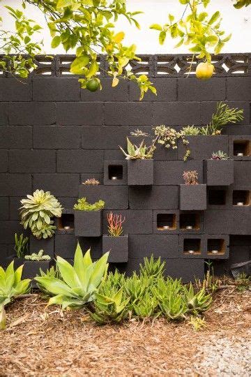 Diseños naturales en paredes de jardin decoradas | Jardines de pared ...