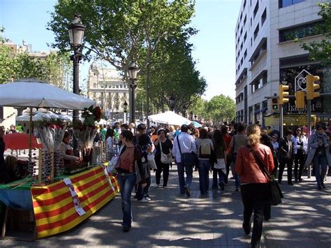 Disfruta de la tradición de Sant Jordi en Barcelona
