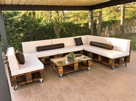DIY Pallet Patio Sofa Set / Poolside Furniture | 99 Pallets