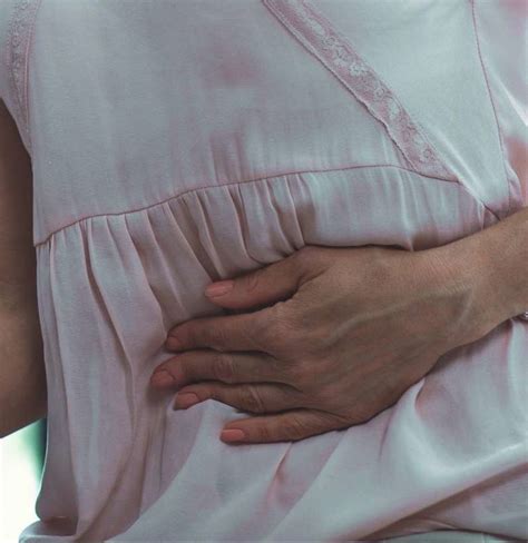 Dolor de estómago y escalofríos: 12 posibles causas